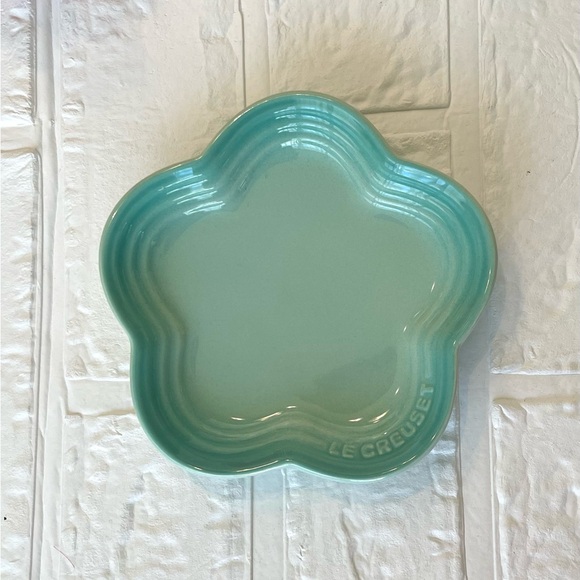 Le Creuset Small flower Plates Bundle Set of 4 - Picture 6 of 9